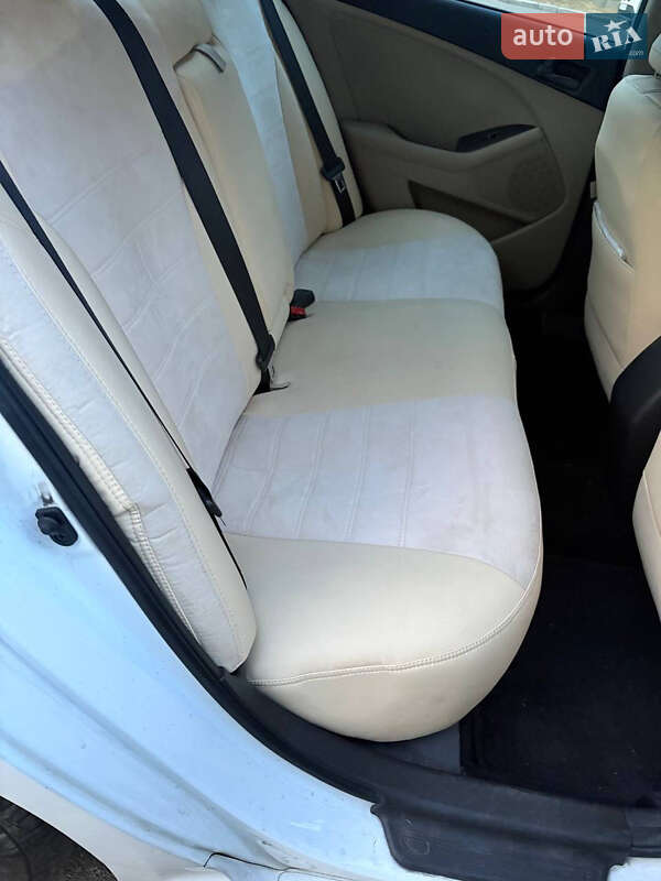 Седан Kia Optima 2014 в Києві