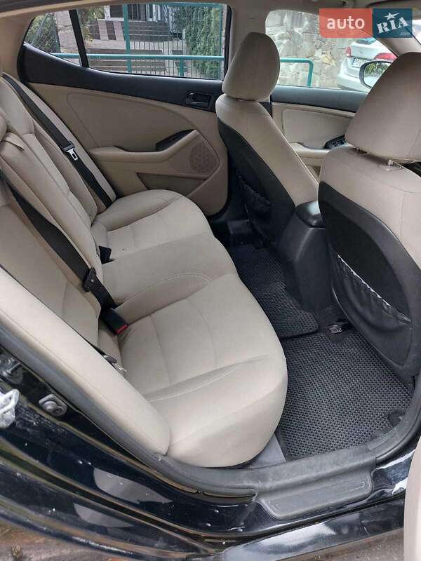 Седан Kia Optima 2014 в Луцке