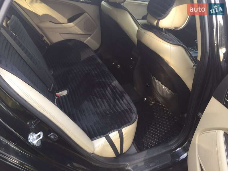 Седан Kia Optima 2012 в Монастырище