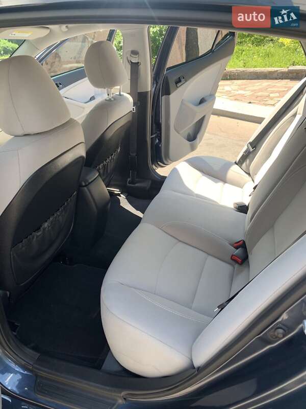 Седан Kia Optima 2014 в Житомирі