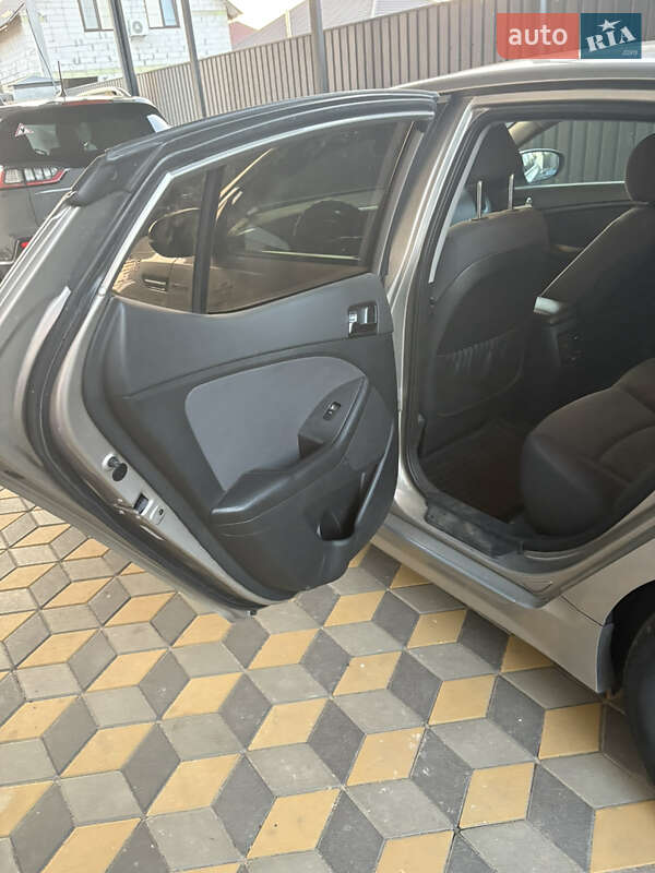 Седан Kia Optima 2013 в Киеве