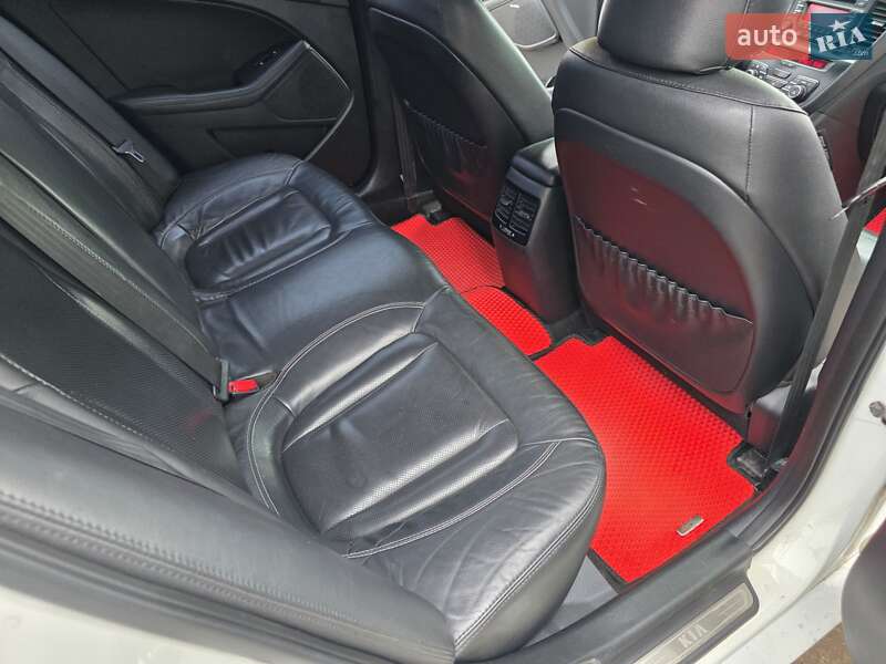 Седан Kia Optima 2013 в Шостке