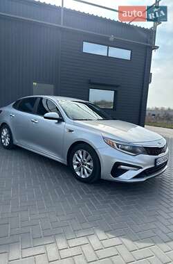 Седан Kia Optima 2017 в Кропивницком
