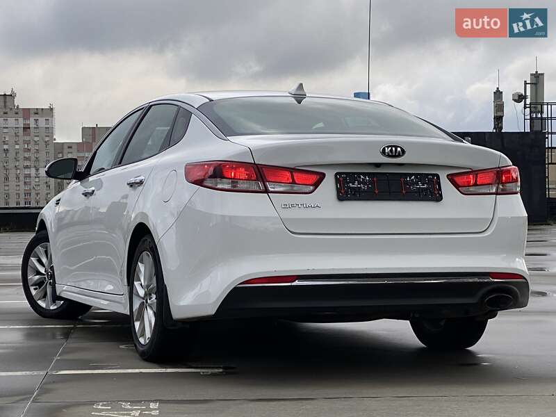 Седан Kia Optima 2017 в Киеве