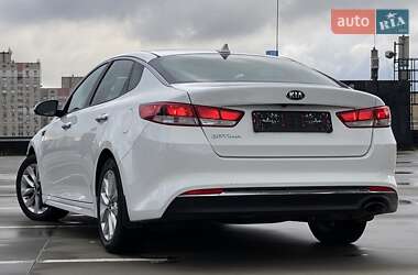Седан Kia Optima 2017 в 