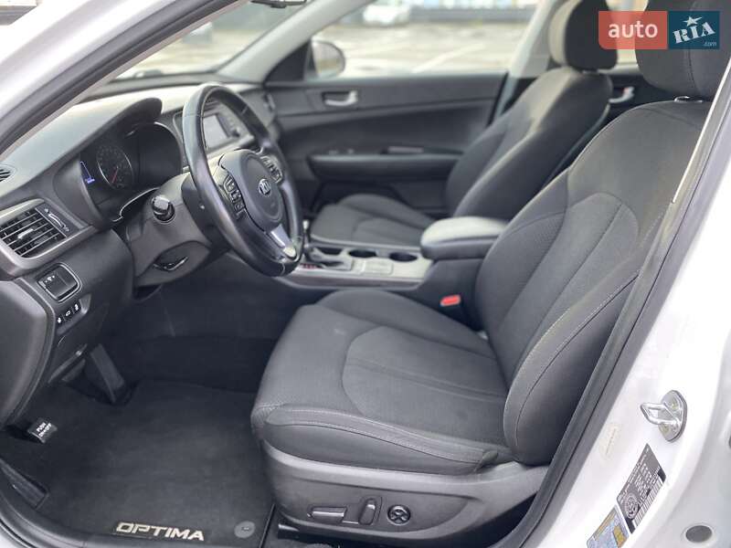 Седан Kia Optima 2017 в Киеве