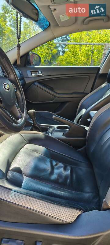 Седан Kia Optima 2012 в Песчанке
