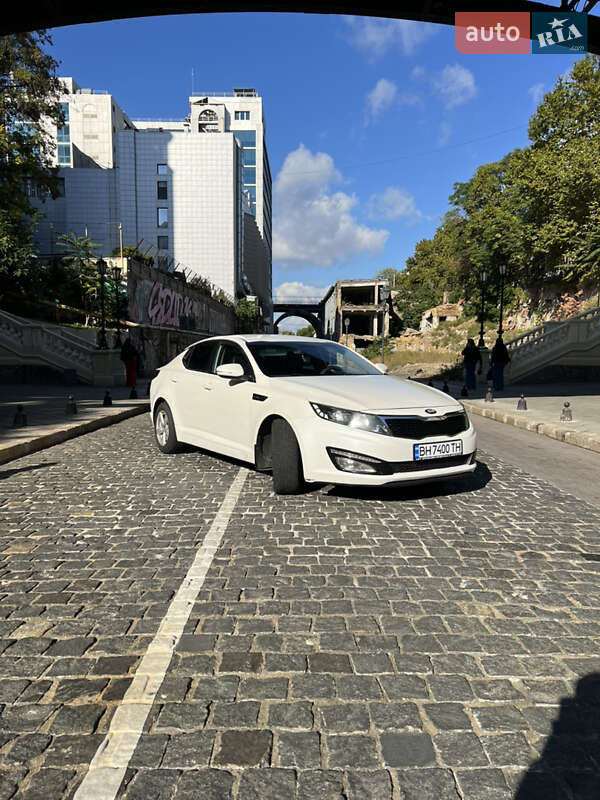 Седан Kia Optima 2012 в 