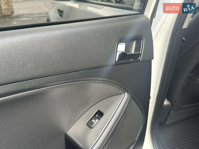 Седан Kia Optima 2012 в Рівному