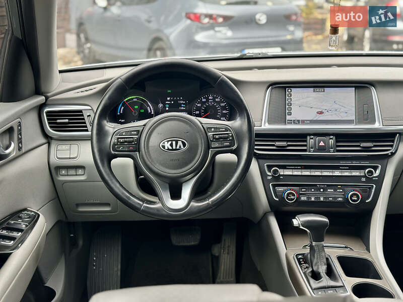 Седан Kia Optima 2017 в Киеве