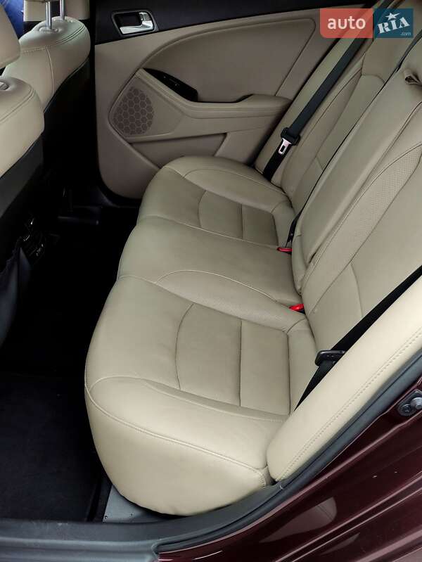 Седан Kia Optima 2015 в Полтаве