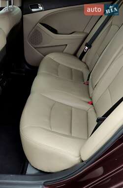 Седан Kia Optima 2015 в 