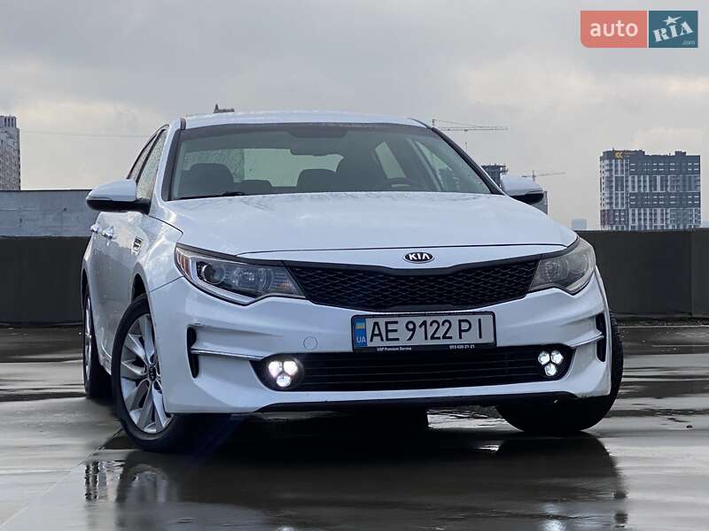 Седан Kia Optima 2017 в Киеве