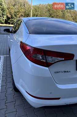 Седан Kia Optima 2012 в 