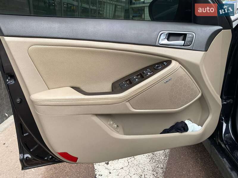 Седан Kia Optima 2014 в Киеве