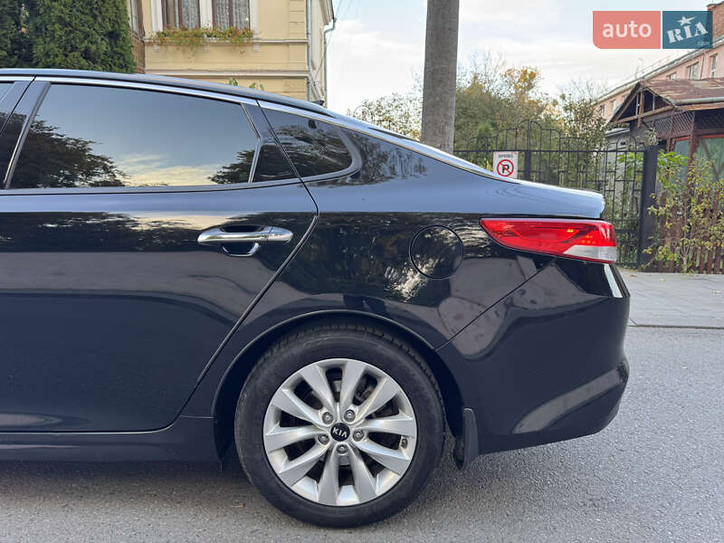 Седан Kia Optima 2017 в Черновцах
