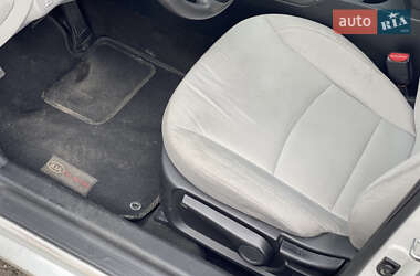 Седан Kia Optima 2013 в 