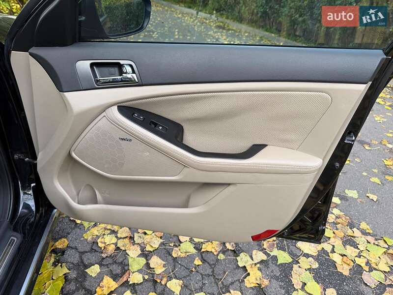 Седан Kia Optima 2013 в Києві