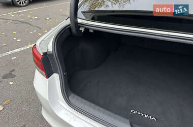 Седан Kia Optima 2016 в 