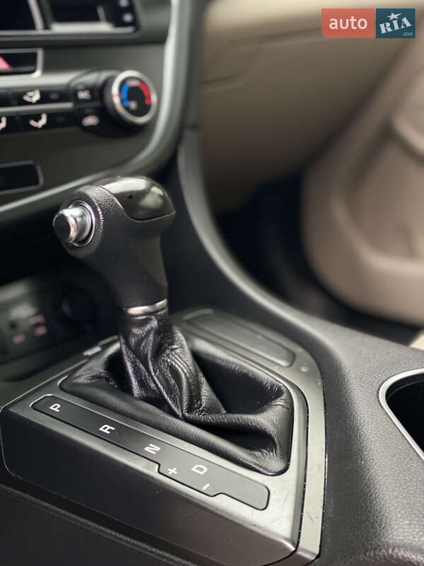 Седан Kia Optima 2013 в Бурштині