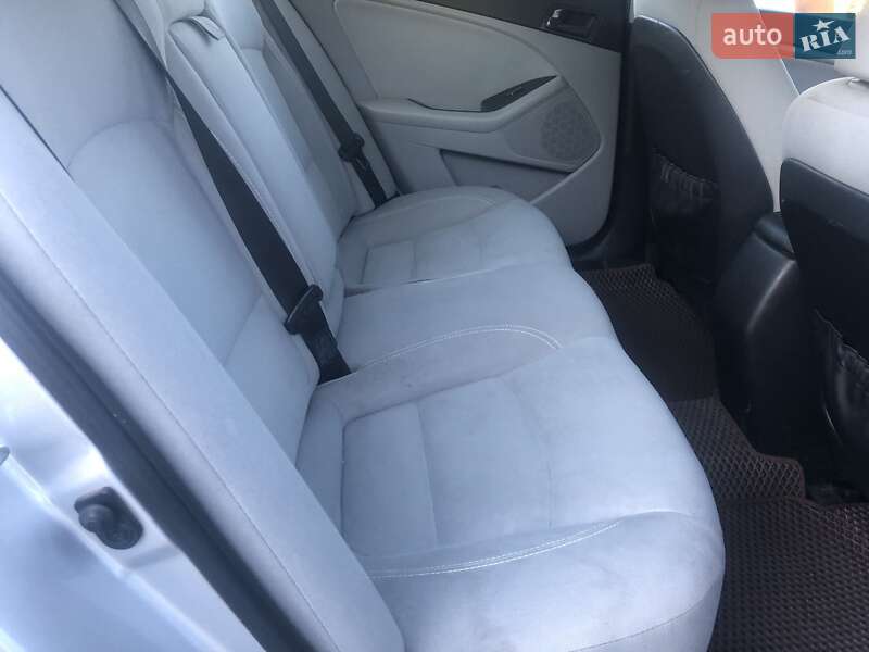 Седан Kia Optima 2014 в Роздільній