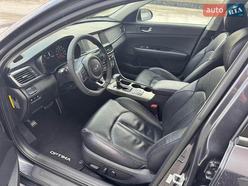 Седан Kia Optima 2017 в Киеве