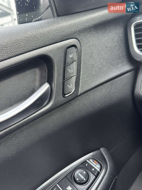 Седан Kia Optima 2017 в Киеве