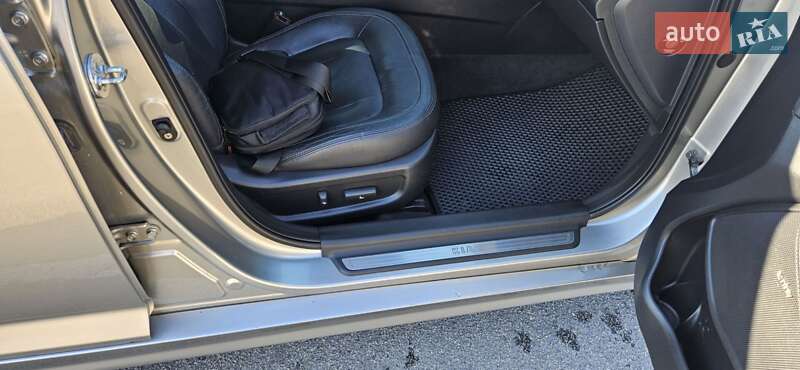 Седан Kia Optima 2012 в Запорожье