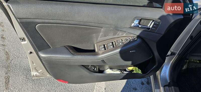 Седан Kia Optima 2012 в Запорожье