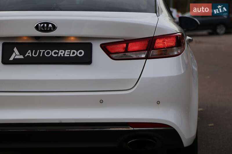 Седан Kia Optima 2017 в Киеве