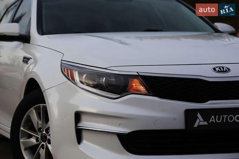Седан Kia Optima 2017 в Киеве