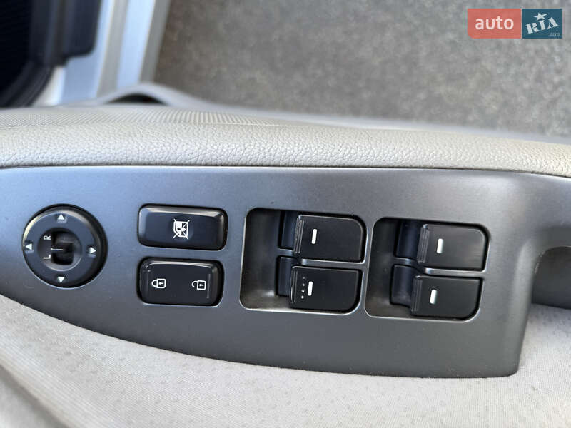 Седан Kia Optima 2012 в Киеве