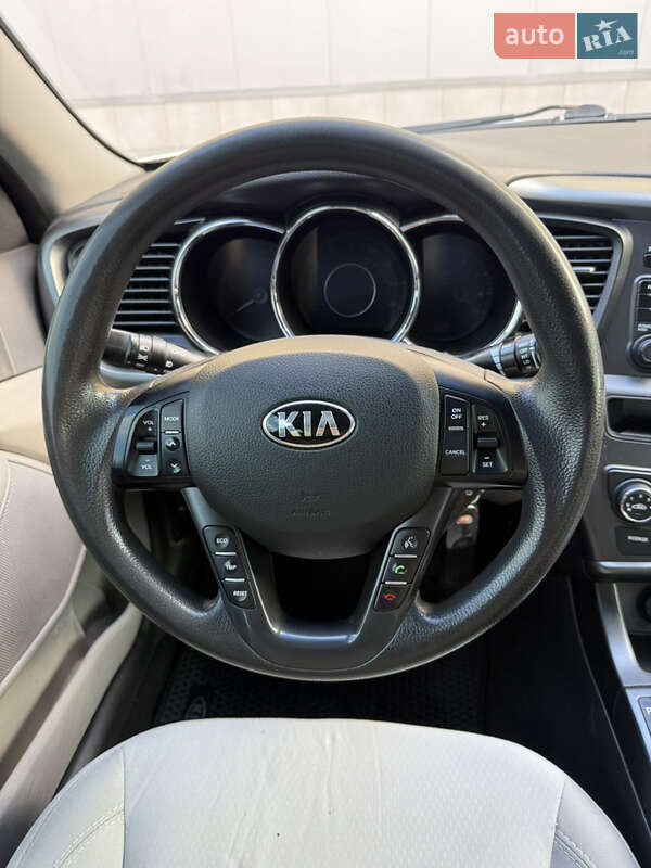 Седан Kia Optima 2012 в Киеве