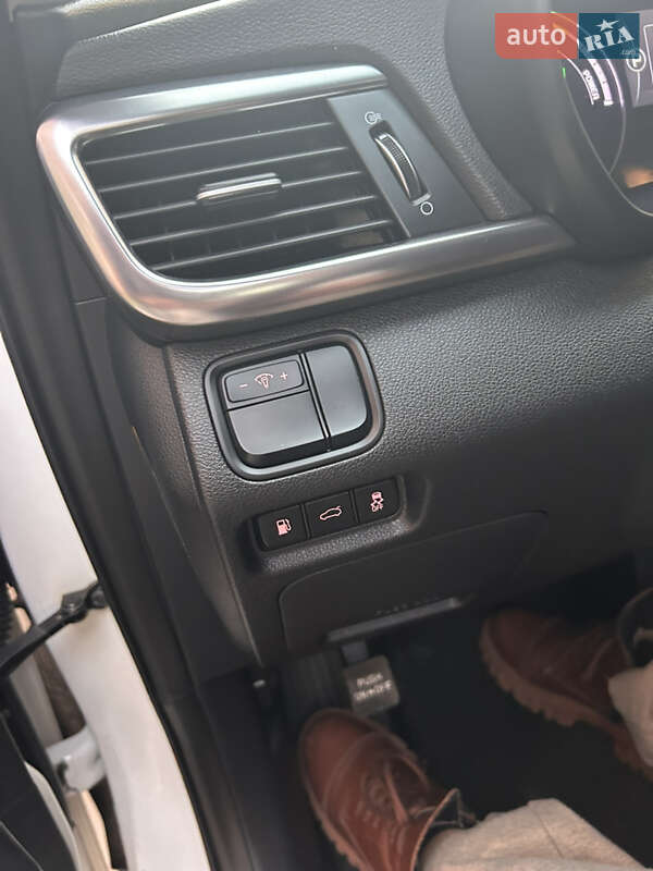 Седан Kia Optima 2017 в Одессе