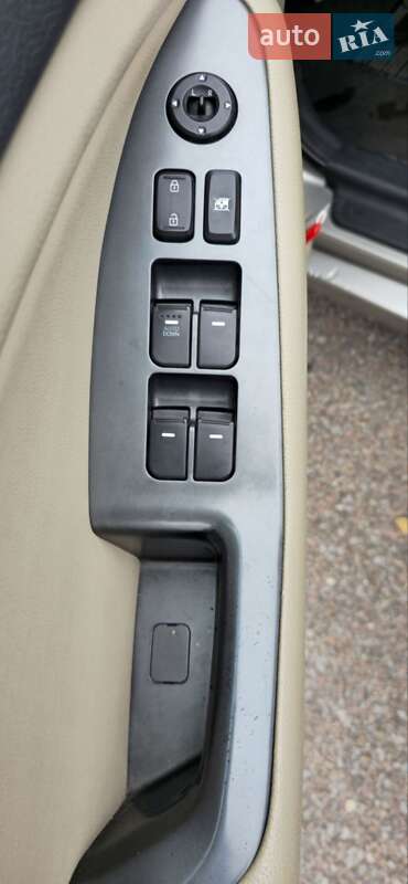 Седан Kia Optima 2012 в Житомире