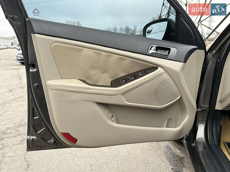 Седан Kia Optima 2012 в Харькове