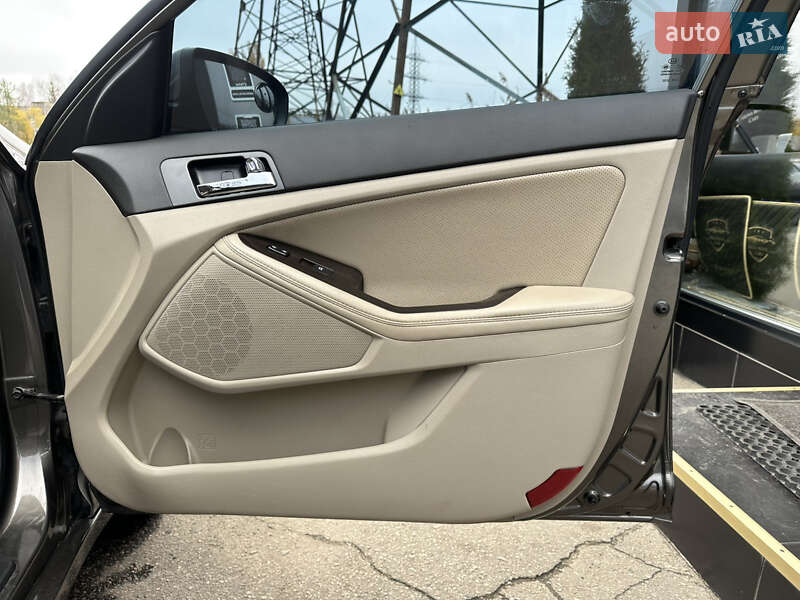 Седан Kia Optima 2012 в Харькове