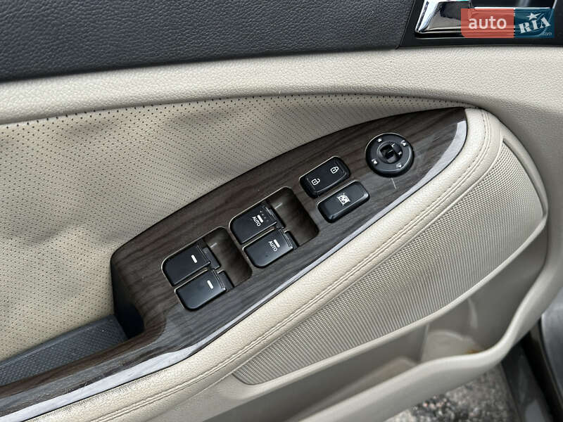 Седан Kia Optima 2012 в Харькове