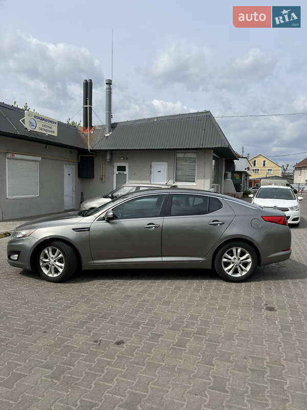 Седан Kia Optima 2011 в Києві