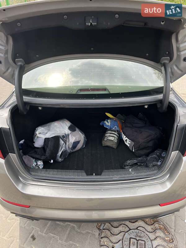 Седан Kia Optima 2011 в Києві