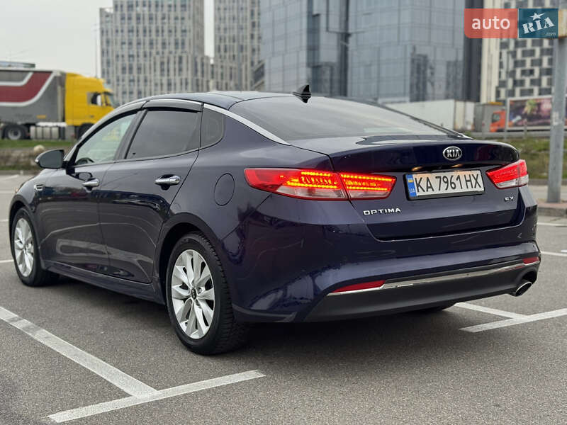 Седан Kia Optima 2017 в Киеве