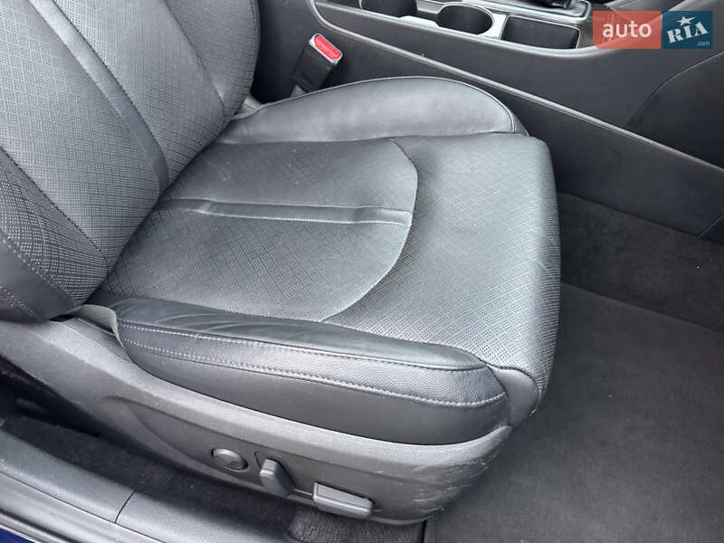 Седан Kia Optima 2017 в Киеве