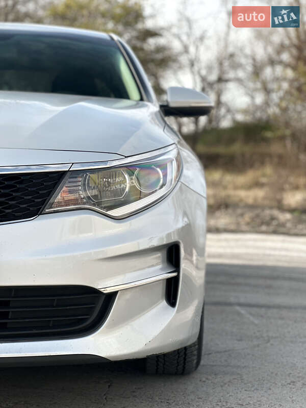 Седан Kia Optima 2016 в Києві