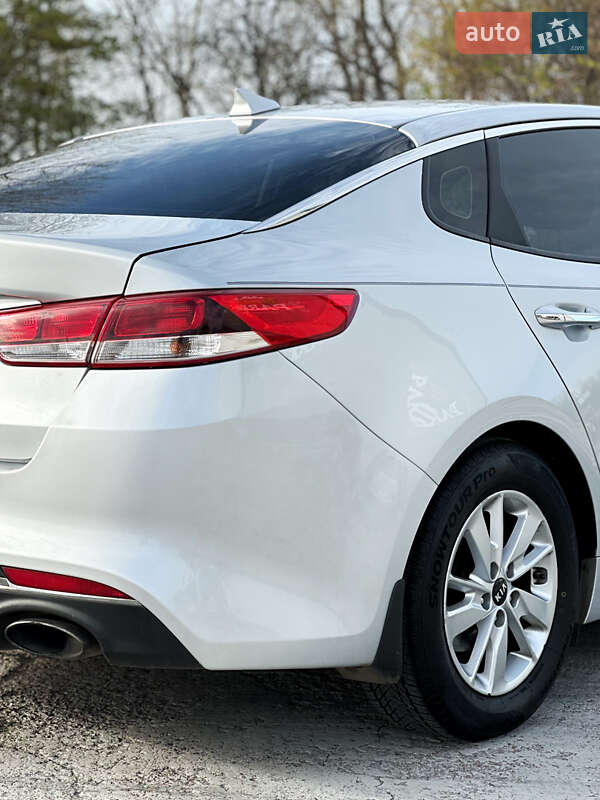 Седан Kia Optima 2016 в Києві
