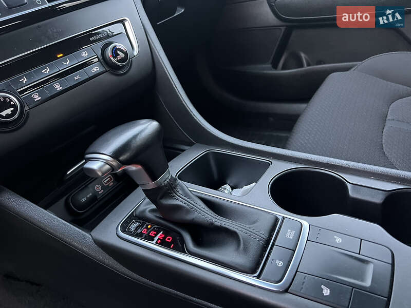 Седан Kia Optima 2017 в Дніпрі