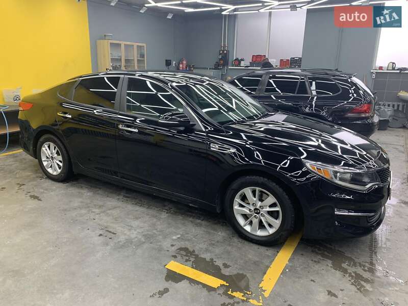 Седан Kia Optima 2017 в Ивано-Франковске