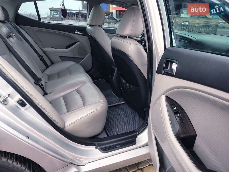 Седан Kia Optima 2011 в Харкові