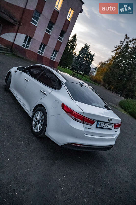 Седан Kia Optima 2016 в Бурштыне