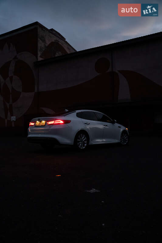 Седан Kia Optima 2016 в Бурштыне