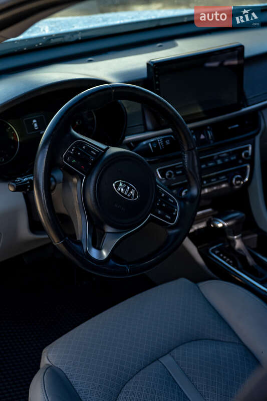 Седан Kia Optima 2016 в Бурштыне